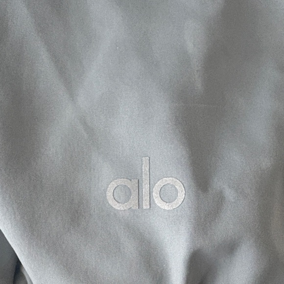 ALO Yoga Light Gray Vest - Picture 2 of 3